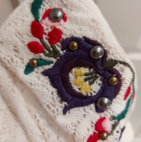 NWOT, Guess | Top w/ Straps & Floral Embroidery - Picture 4 of 11